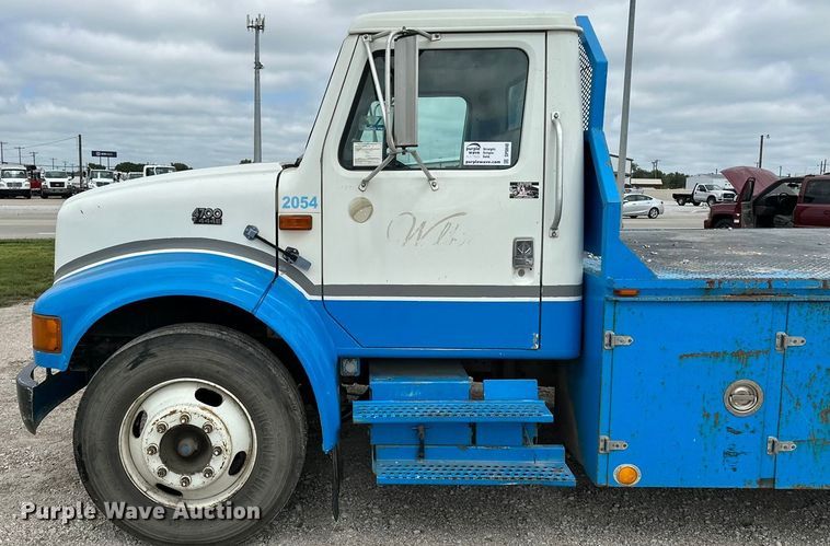 image for item DP8848 1998 International 4700 flatbed truck