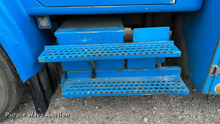 image for item DP8848 1998 International 4700 flatbed truck