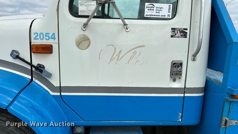 image for item DP8848 1998 International 4700 flatbed truck