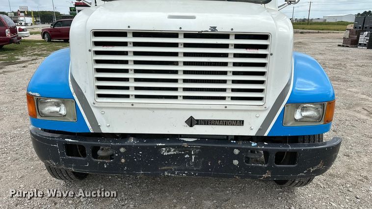 image for item DP8848 1998 International 4700 flatbed truck