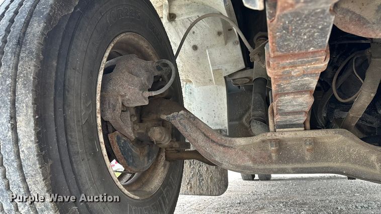 image for item DP8848 1998 International 4700 flatbed truck