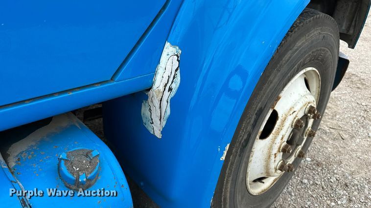 image for item DP8848 1998 International 4700 flatbed truck