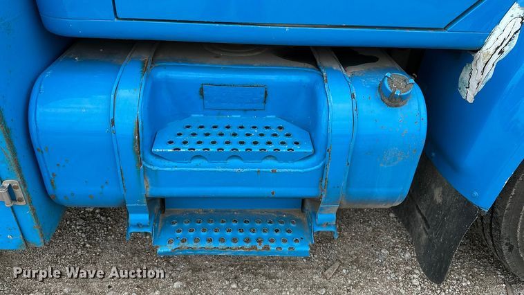 image for item DP8848 1998 International 4700 flatbed truck