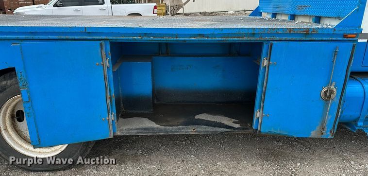 image for item DP8848 1998 International 4700 flatbed truck