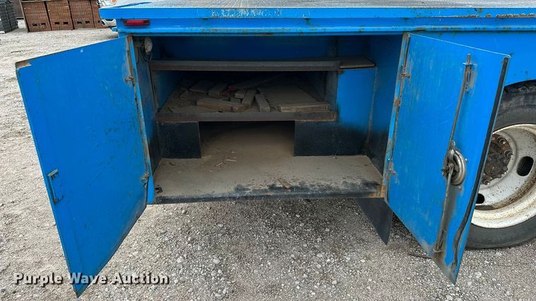 image for item DP8848 1998 International 4700 flatbed truck