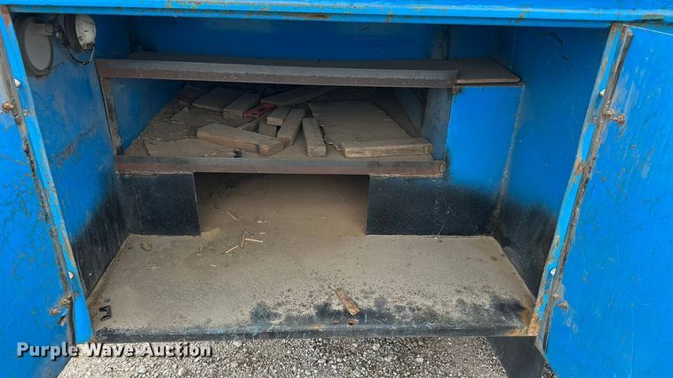 image for item DP8848 1998 International 4700 flatbed truck