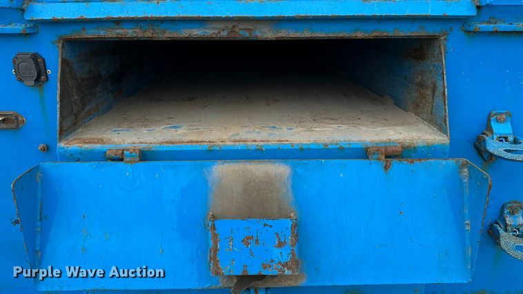 image for item DP8848 1998 International 4700 flatbed truck