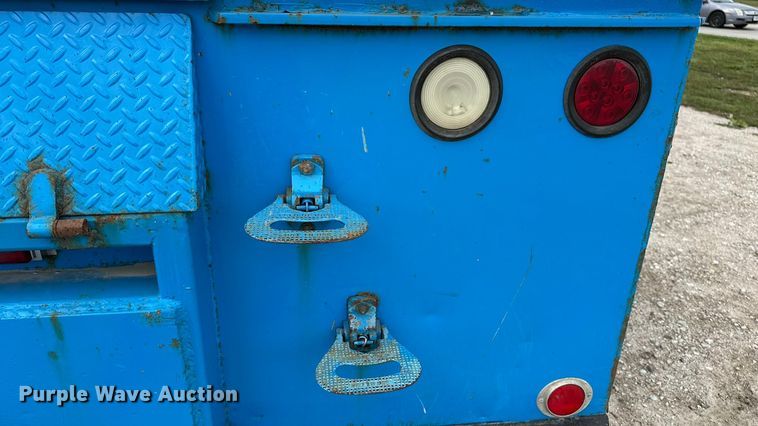 image for item DP8848 1998 International 4700 flatbed truck