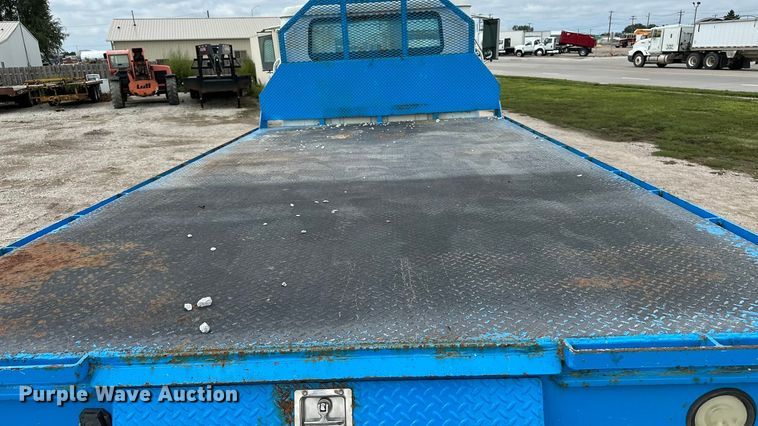 image for item DP8848 1998 International 4700 flatbed truck