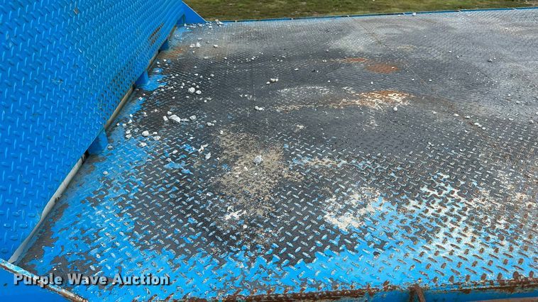 image for item DP8848 1998 International 4700 flatbed truck