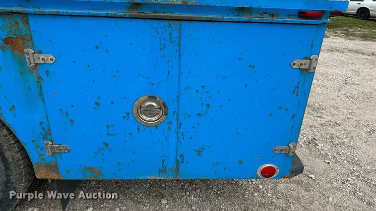 image for item DP8848 1998 International 4700 flatbed truck