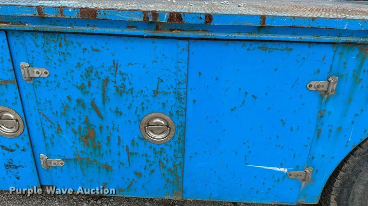 image for item DP8848 1998 International 4700 flatbed truck