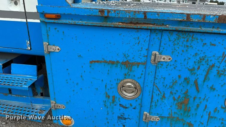 image for item DP8848 1998 International 4700 flatbed truck