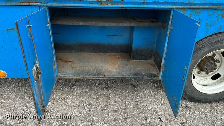 image for item DP8848 1998 International 4700 flatbed truck