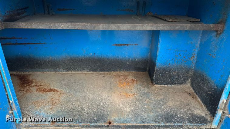 image for item DP8848 1998 International 4700 flatbed truck