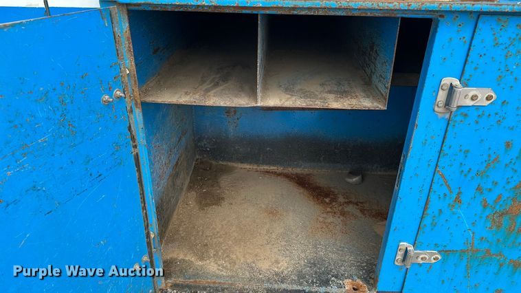 image for item DP8848 1998 International 4700 flatbed truck