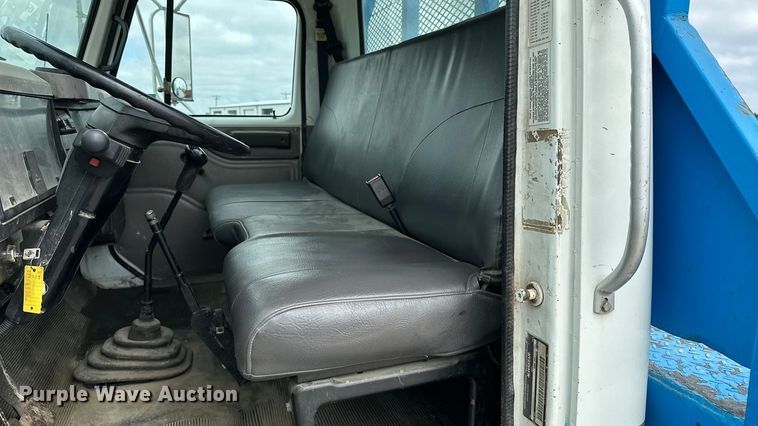 image for item DP8848 1998 International 4700 flatbed truck