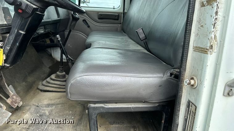 image for item DP8848 1998 International 4700 flatbed truck