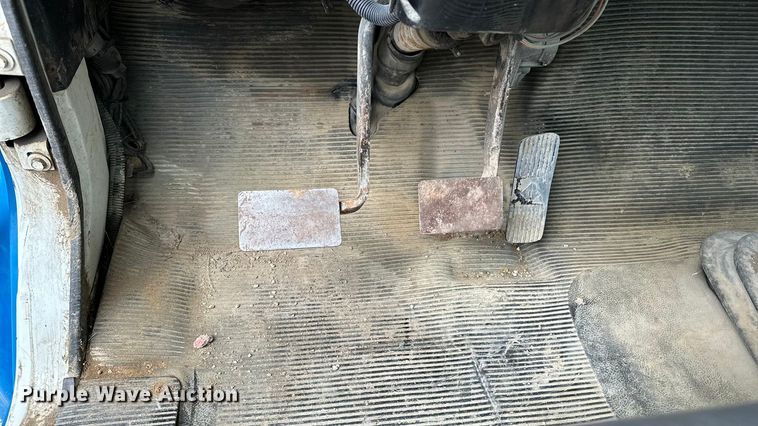 image for item DP8848 1998 International 4700 flatbed truck