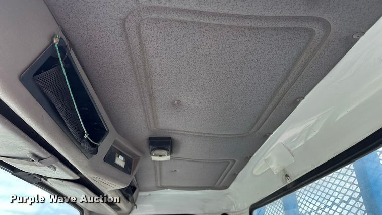 image for item DP8848 1998 International 4700 flatbed truck