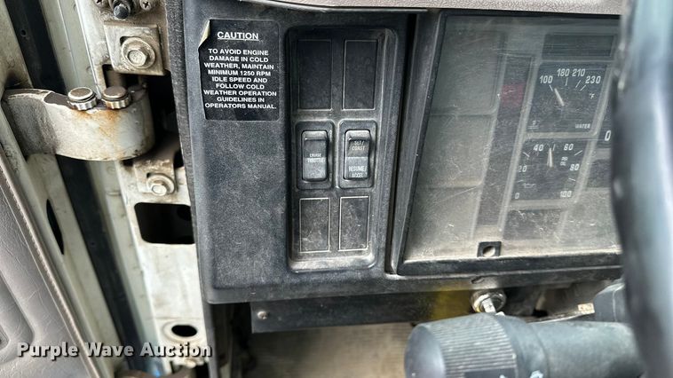 image for item DP8848 1998 International 4700 flatbed truck