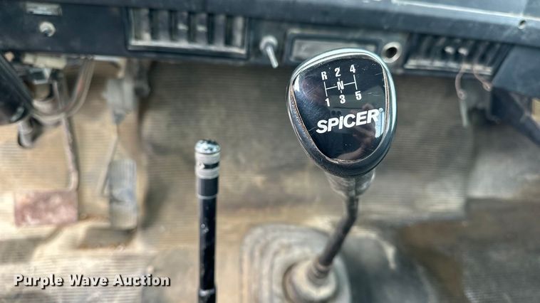 image for item DP8848 1998 International 4700 flatbed truck