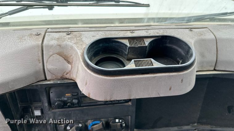 image for item DP8848 1998 International 4700 flatbed truck