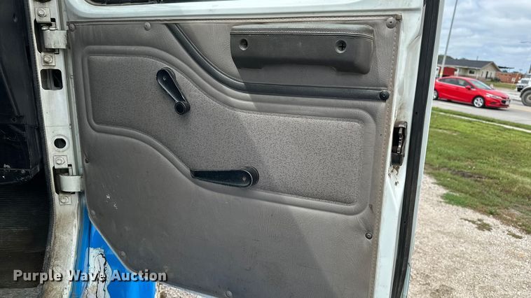 image for item DP8848 1998 International 4700 flatbed truck