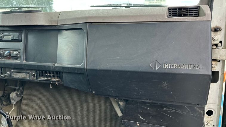 image for item DP8848 1998 International 4700 flatbed truck