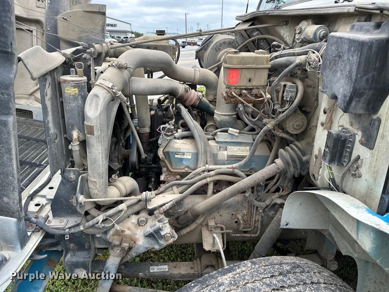 image for item DP8848 1998 International 4700 flatbed truck