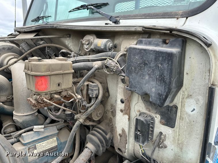 image for item DP8848 1998 International 4700 flatbed truck