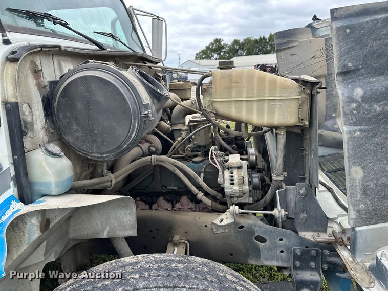 image for item DP8848 1998 International 4700 flatbed truck