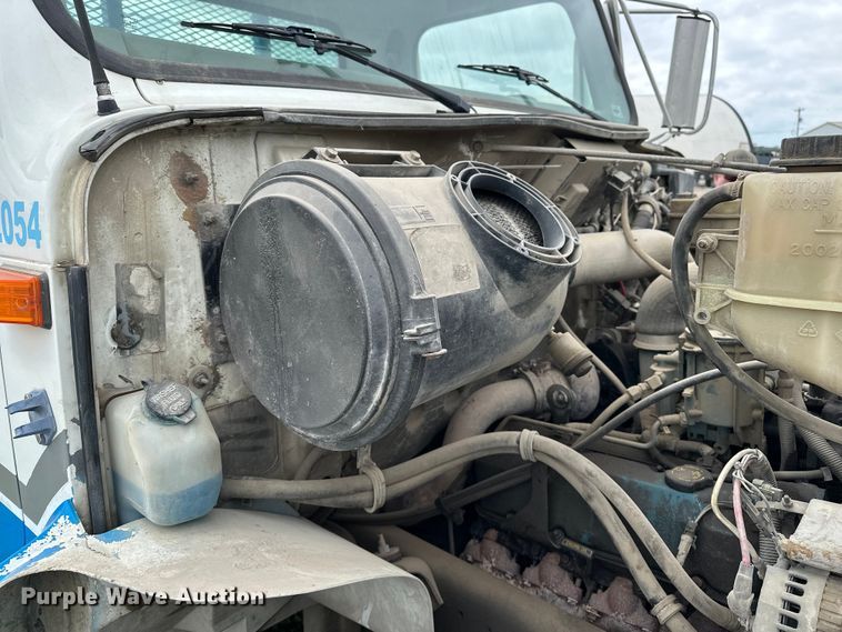 image for item DP8848 1998 International 4700 flatbed truck