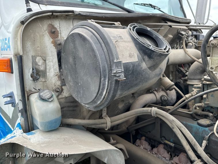 image for item DP8848 1998 International 4700 flatbed truck