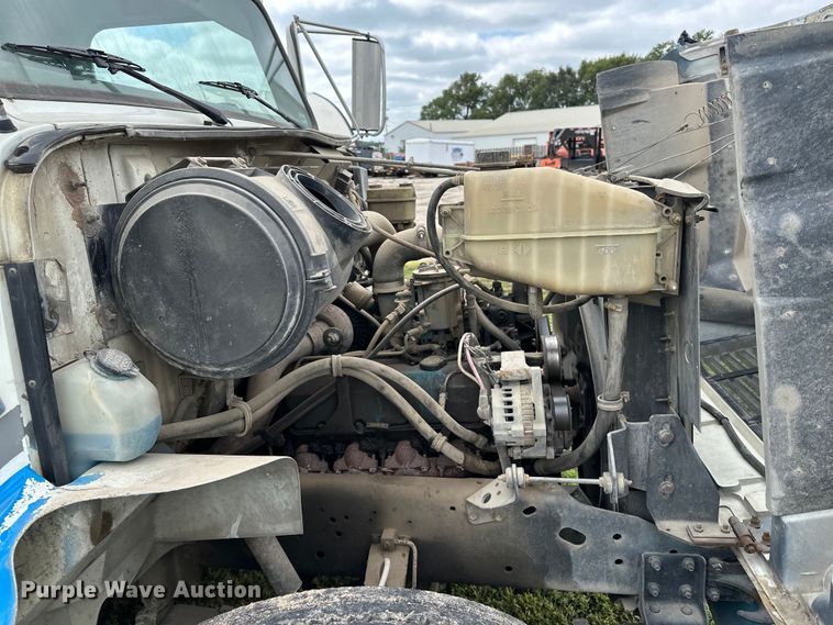 image for item DP8848 1998 International 4700 flatbed truck