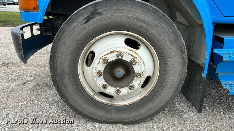 image for item DP8848 1998 International 4700 flatbed truck