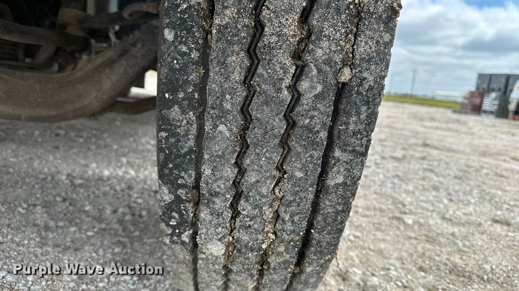 image for item DP8848 1998 International 4700 flatbed truck