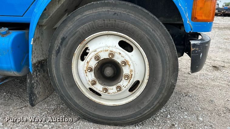 image for item DP8848 1998 International 4700 flatbed truck