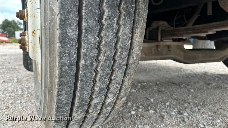 image for item DP8848 1998 International 4700 flatbed truck