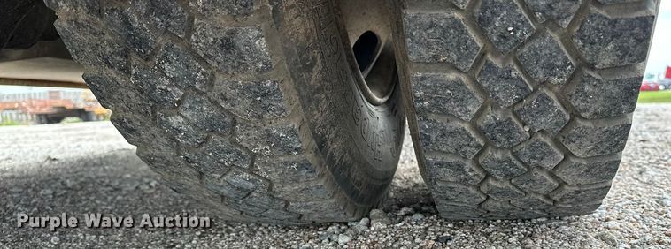 image for item DP8848 1998 International 4700 flatbed truck