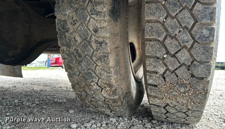 image for item DP8848 1998 International 4700 flatbed truck