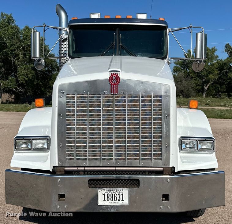 image for item DP8849 2010 Kenworth T800 semi truck