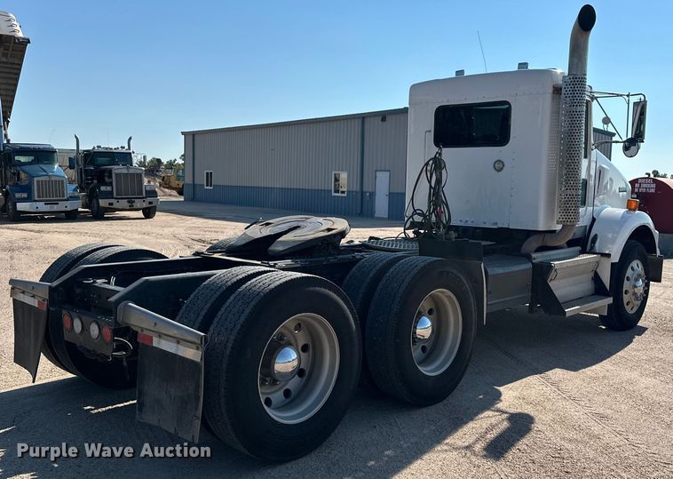 image for item DP8849 2010 Kenworth T800 semi truck