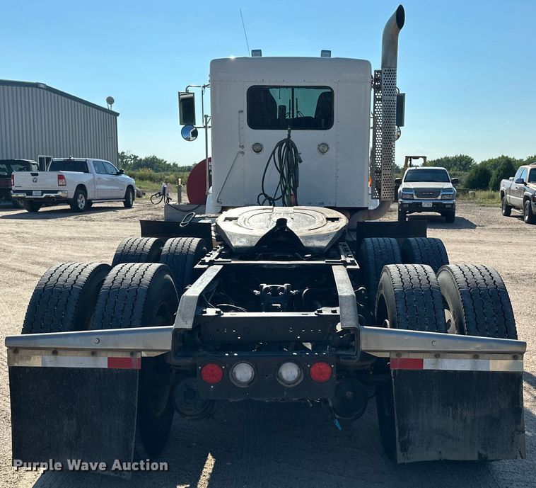 image for item DP8849 2010 Kenworth T800 semi truck