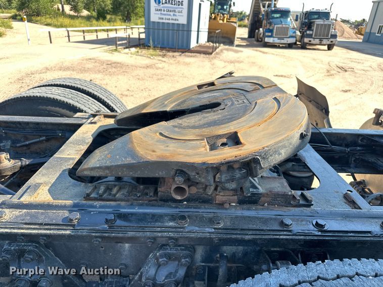 image for item DP8849 2010 Kenworth T800 semi truck