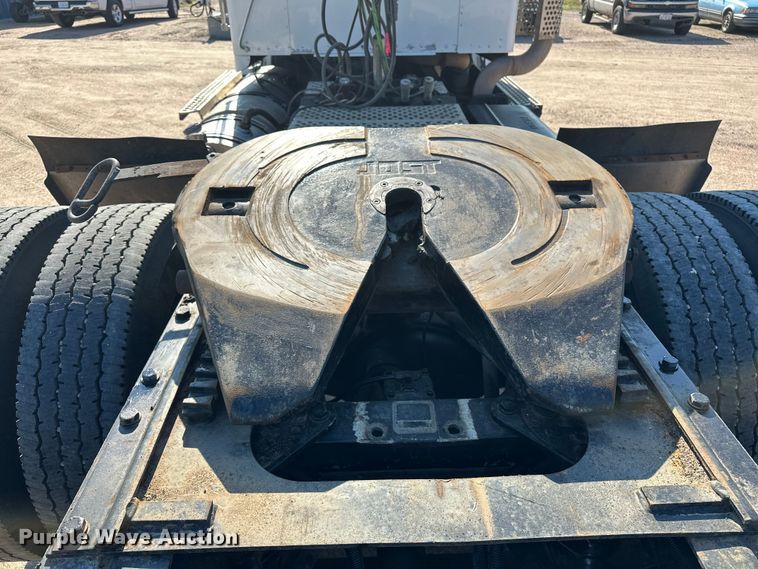 image for item DP8849 2010 Kenworth T800 semi truck