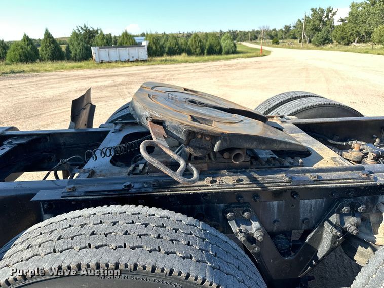 image for item DP8849 2010 Kenworth T800 semi truck