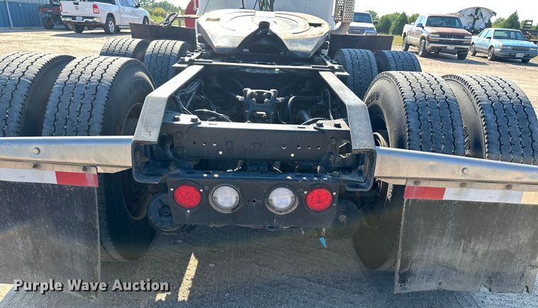 image for item DP8849 2010 Kenworth T800 semi truck