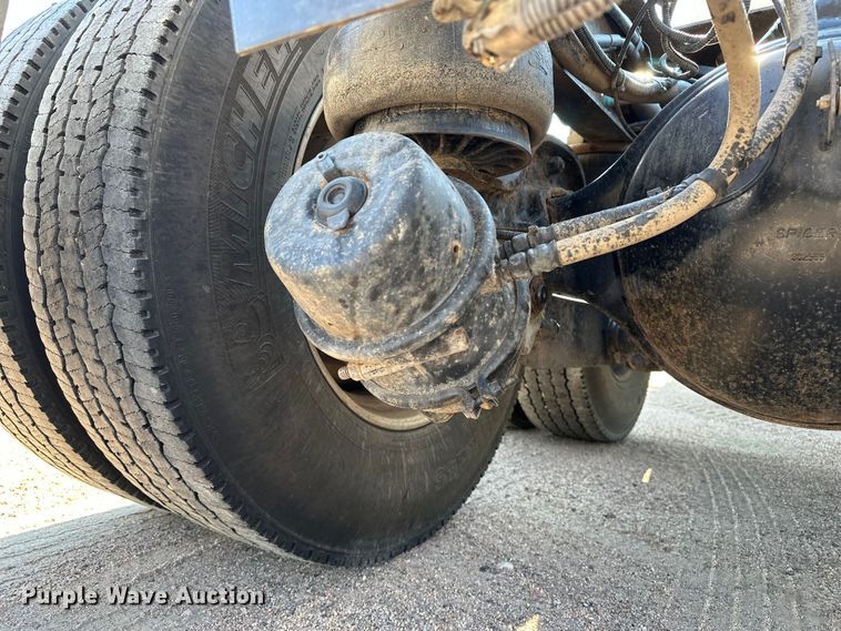 image for item DP8849 2010 Kenworth T800 semi truck