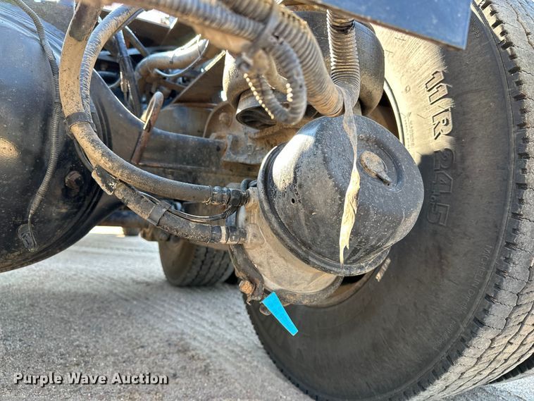 image for item DP8849 2010 Kenworth T800 semi truck